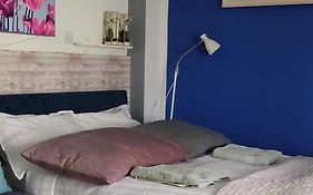 Joanna'S Studio , Key Locker By Whatsapp Own Entrance, Own Bathroom